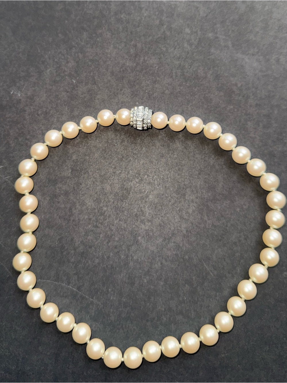 Pearl necklace with rhinestone magnetic barrel clasp